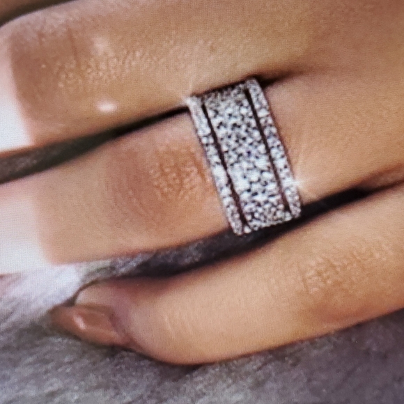 925 Silver Beautiful Diamond Ring - Picture 4 of 10